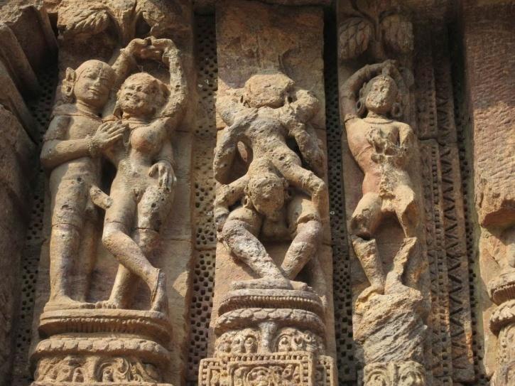 A posição sexual de 69 na decoração de um templo indiano